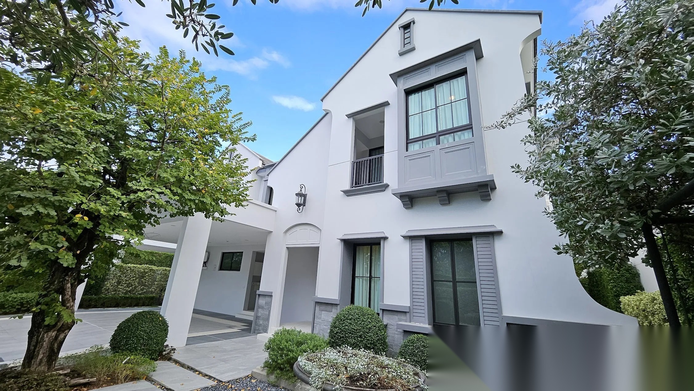 4 Bedroom House for sale at Nantawan Rama 9 - New Krungthepkretha — photo 1