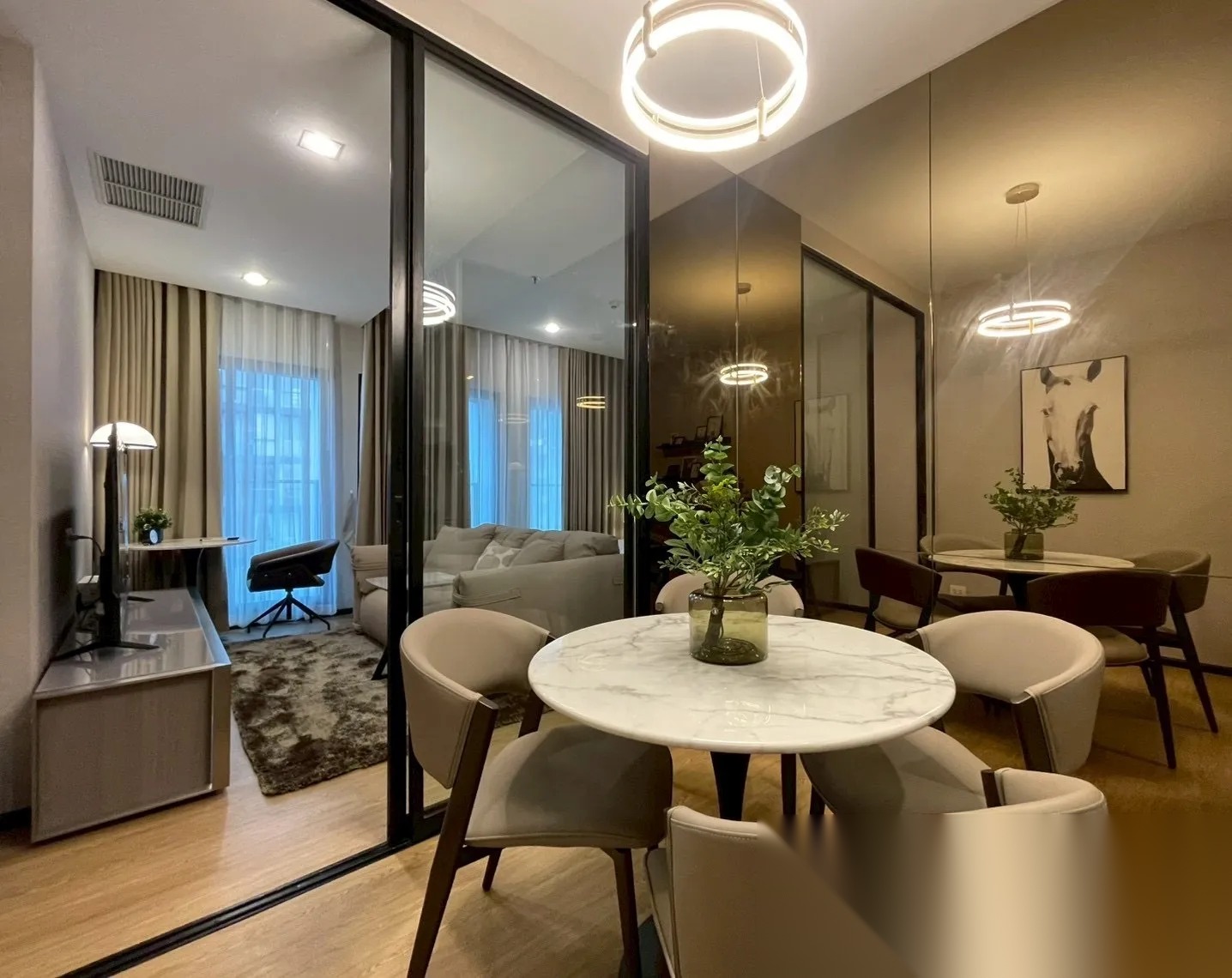 1 Bedroom Condo for sale at Noble Ploenchit — photo 1