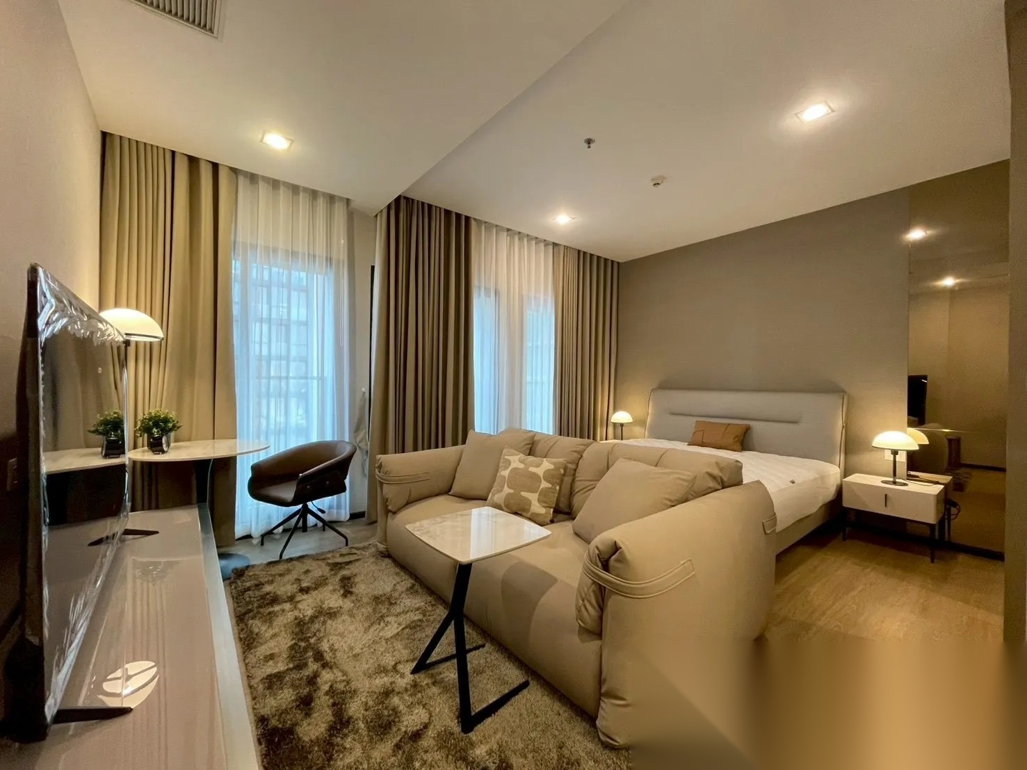 1 Bedroom Condo for sale at Noble Ploenchit — photo 5