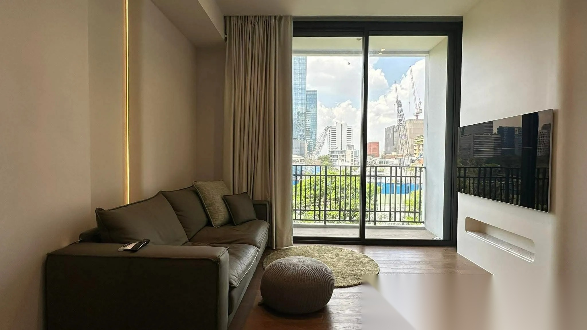 1 Bedroom Condo for sale at Muniq Langsuan — photo 1