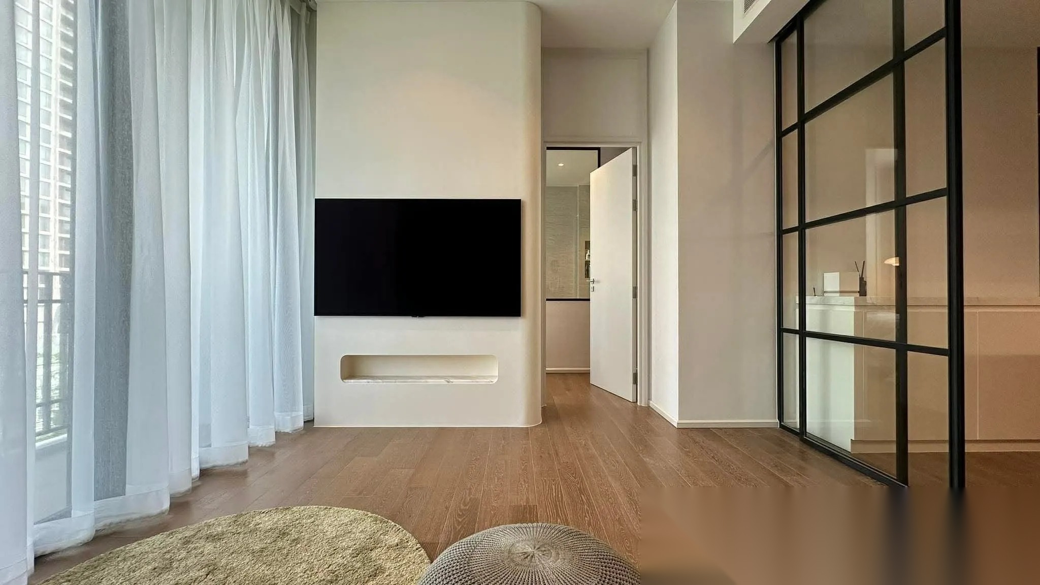 1 Bedroom Condo for sale at Muniq Langsuan — photo 2