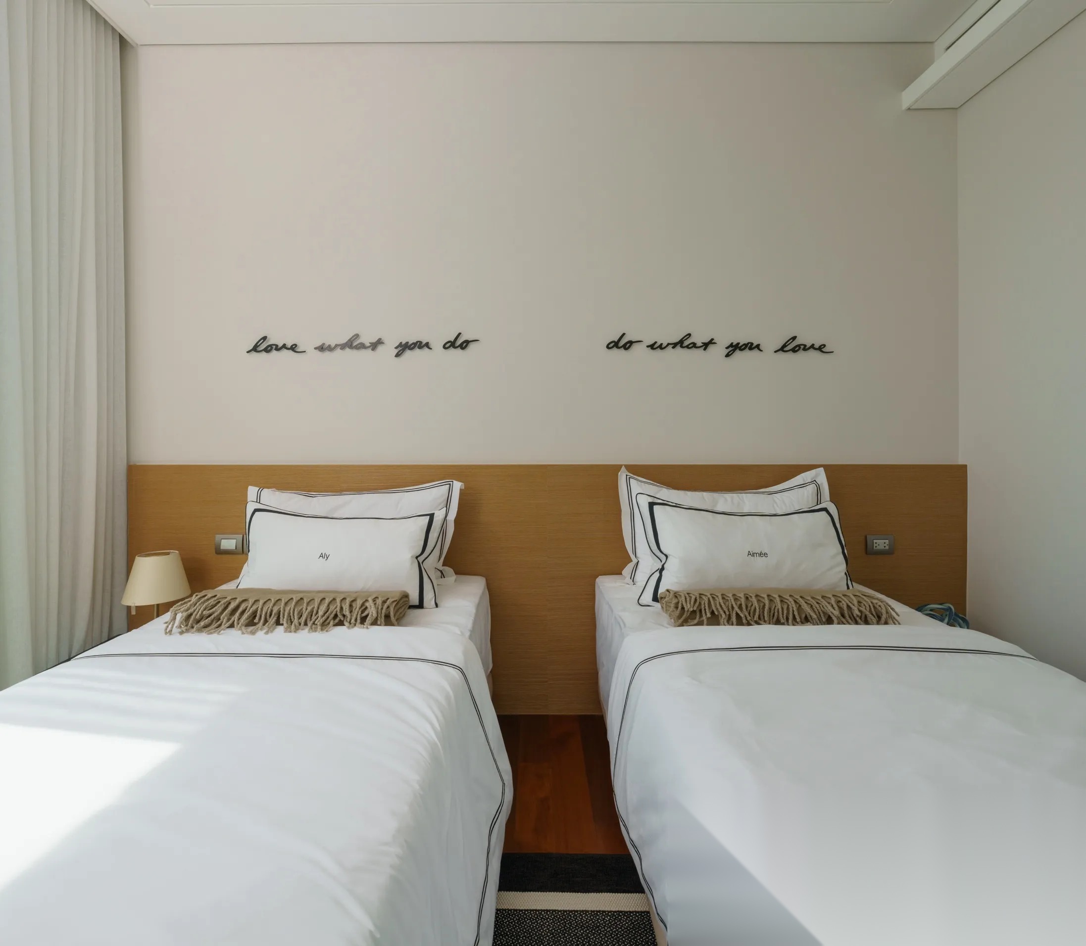 2 Bedroom Condo for sale at The Residences at Sindhorn Kempinski Hotel Bangkok [Leasehold] — photo 3