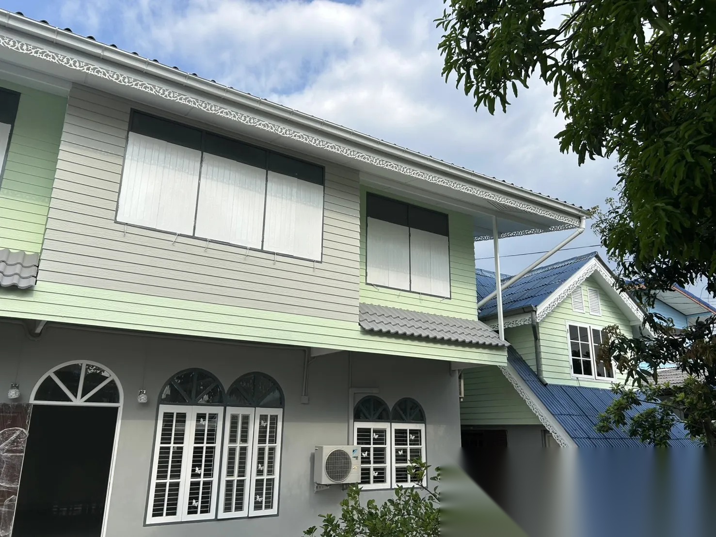For sale: Two houses with a garden, and one warehouse (backyard overlooks the water), Bangkok. — photo 2