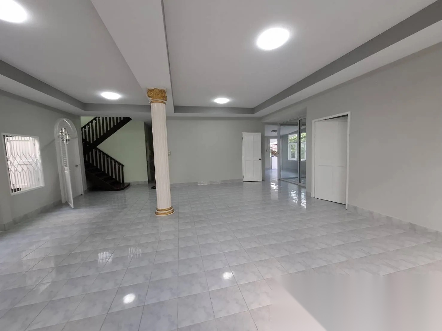 For sale: Two houses with a garden, and one warehouse (backyard overlooks the water), Bangkok. — photo 4