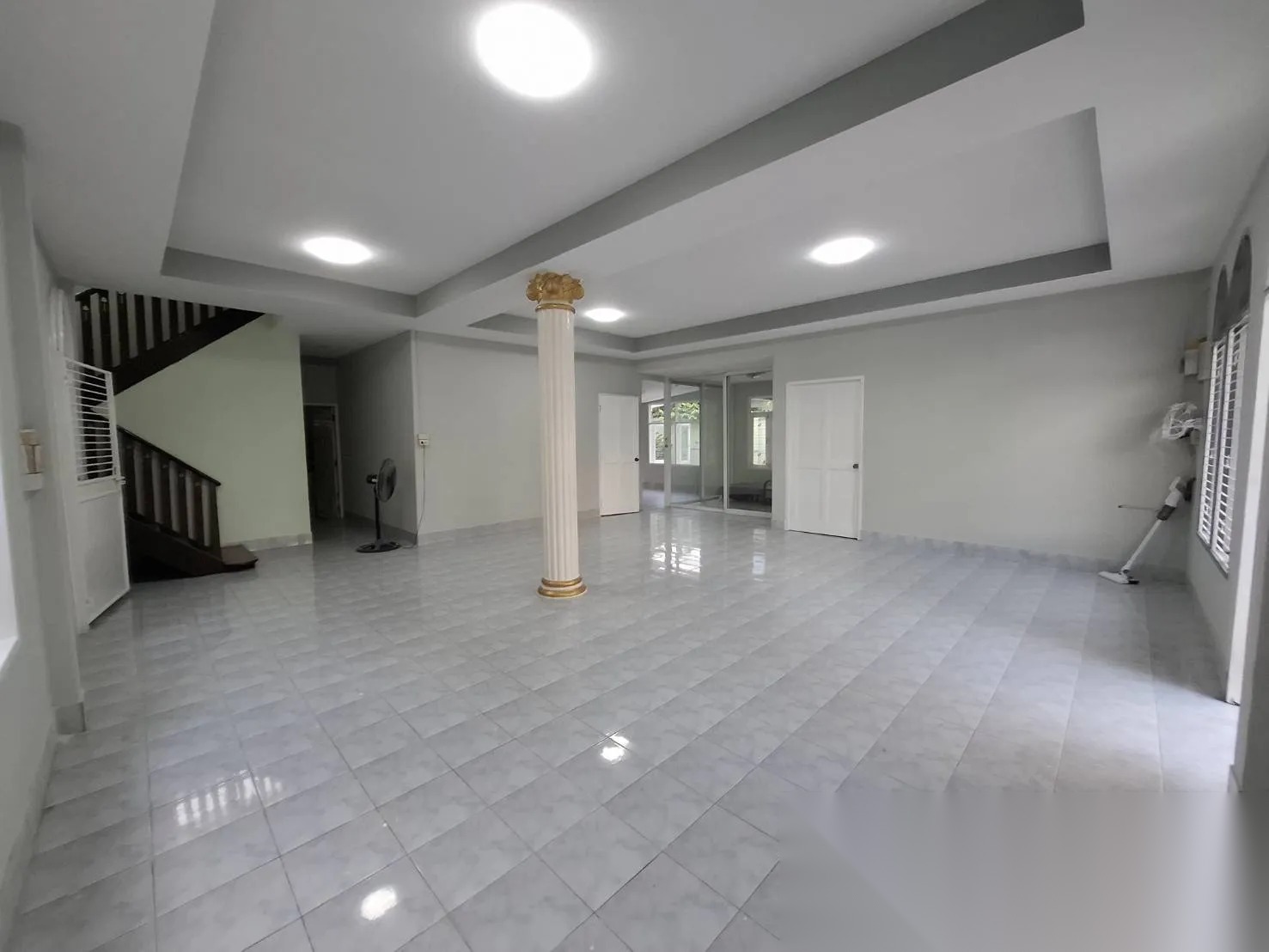 For sale: Two houses with a garden, and one warehouse (backyard overlooks the water), Bangkok. — photo 5