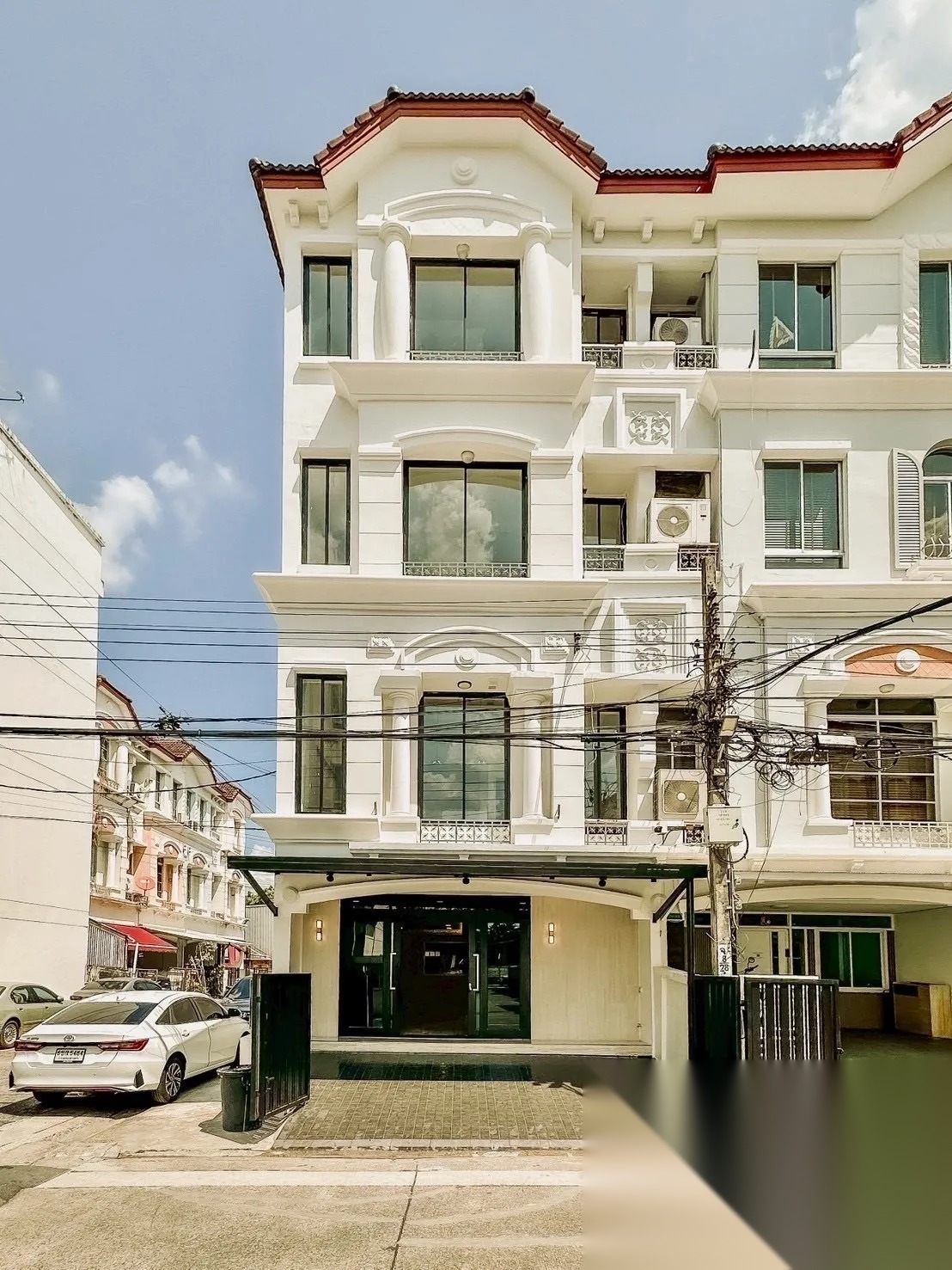 4 Bedroom Townhouse for sale at Baan Klang Muang Rama 9-Ladprao — photo 1