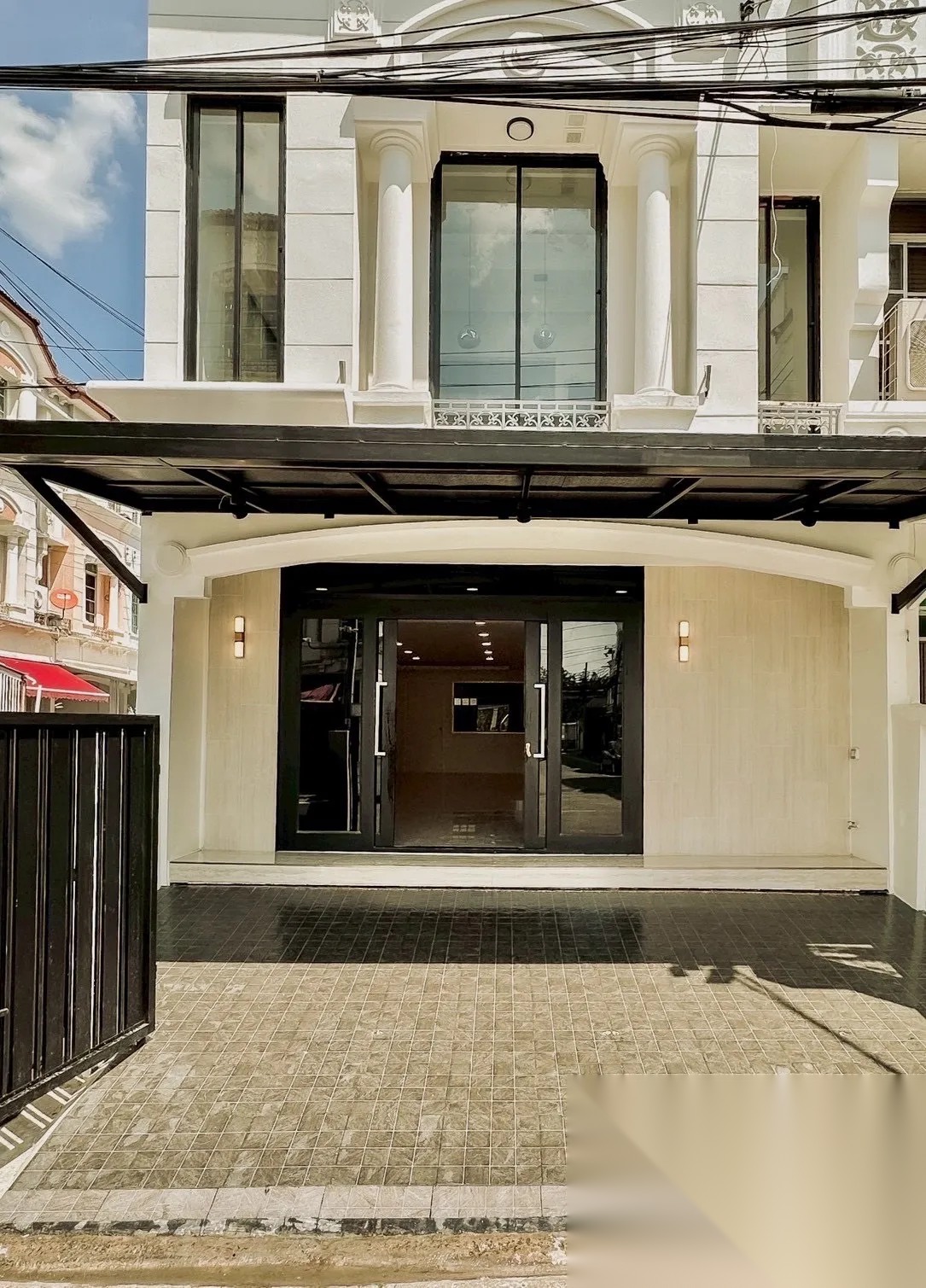 4 Bedroom Townhouse for sale at Baan Klang Muang Rama 9-Ladprao — photo 2