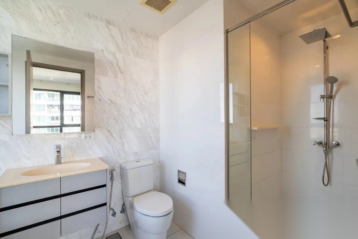 2 Bedroom Condo for sale at Aguston Sukhumvit 22 — photo 3