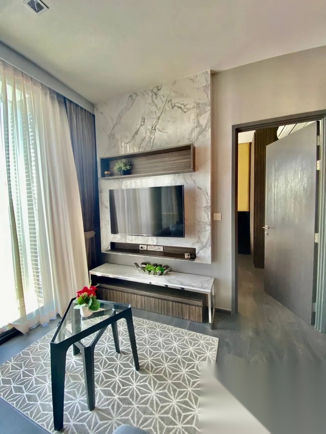 1 Bedroom Condo for sale at Edge Sukhumvit 23 — photo 2