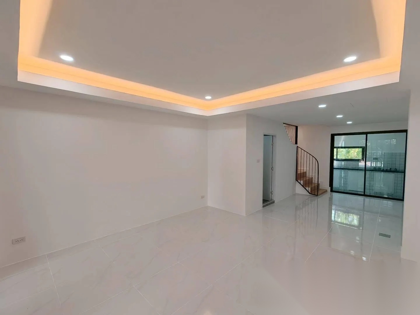2 bedrooms for sale — photo 2
