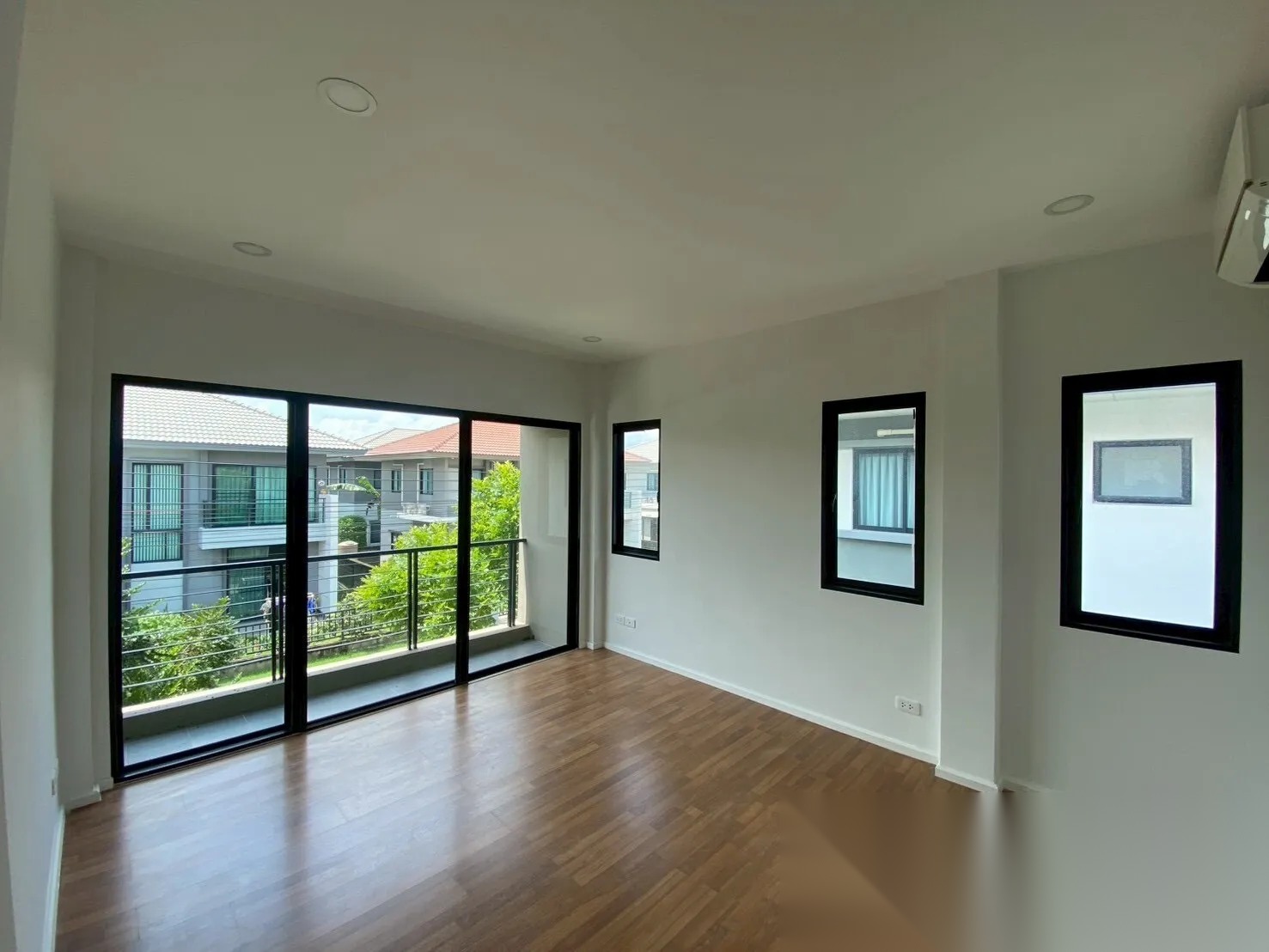 4 Bedroom House for sale at Casa Ville Ramintra-Wongwaen 2 — photo 1