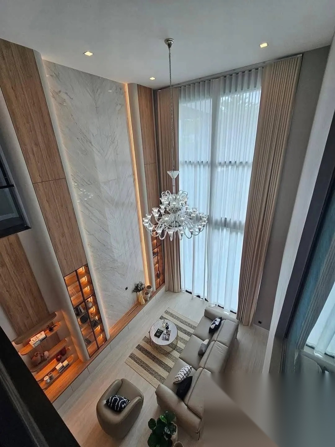 Luxury Pool Villa for Rent & Sale in Pattanakarn | 5 Beds | — photo 4