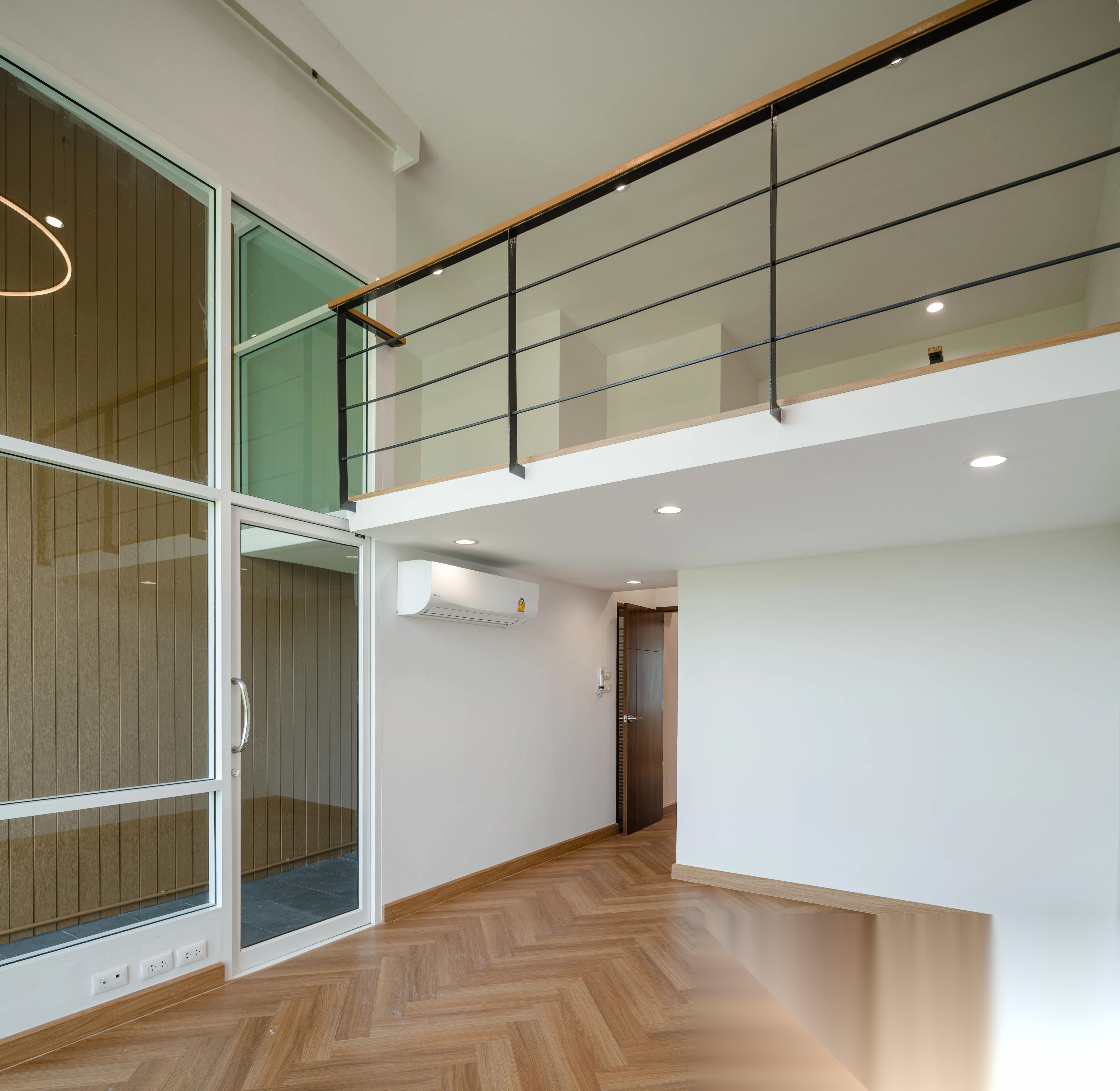 Modern Loft style 3-story townhome with 4 bedrooms — photo 3