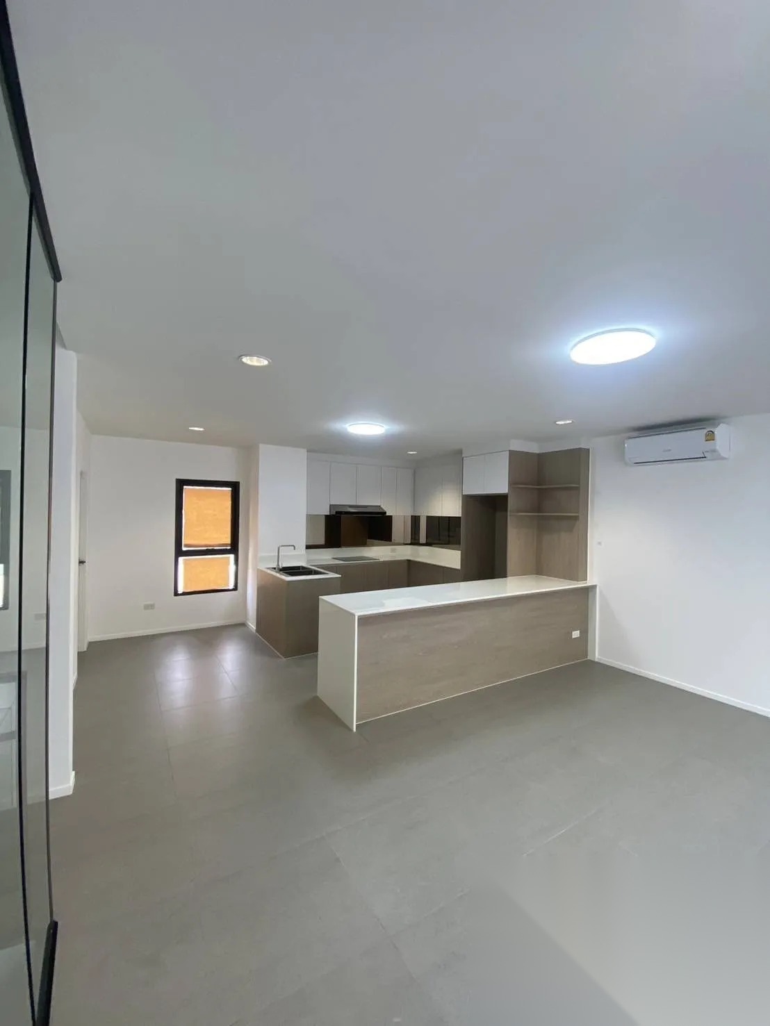 Modern Semi-Detached House for Sale | 4 Storeys — photo 4