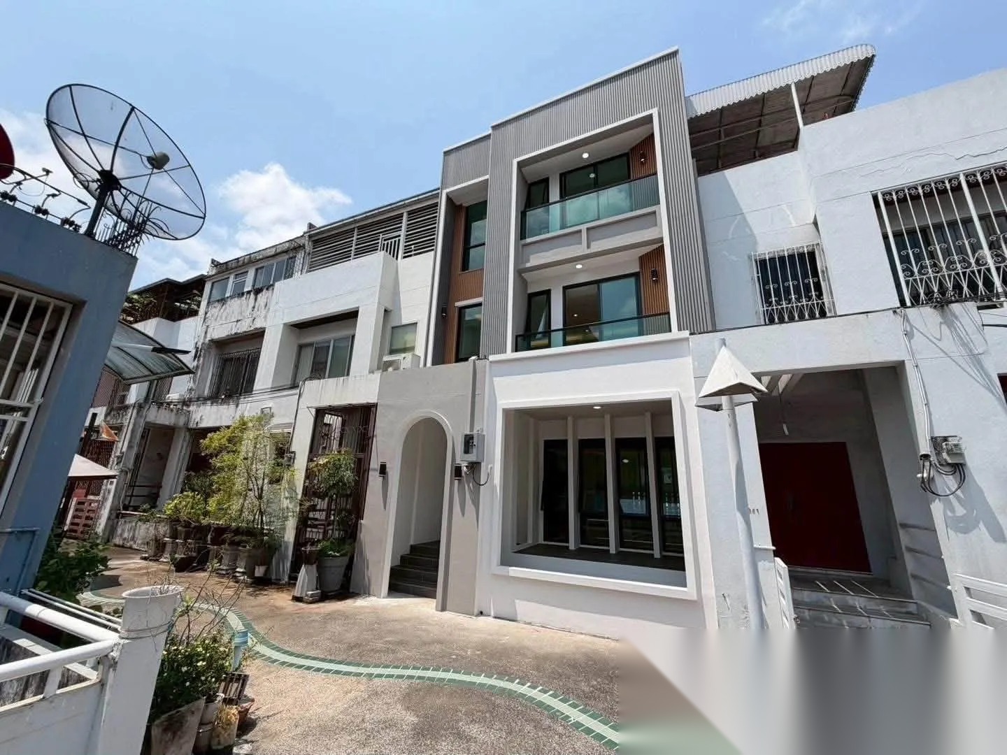 4 Bedroom House for sale at Prominent Place — photo 2