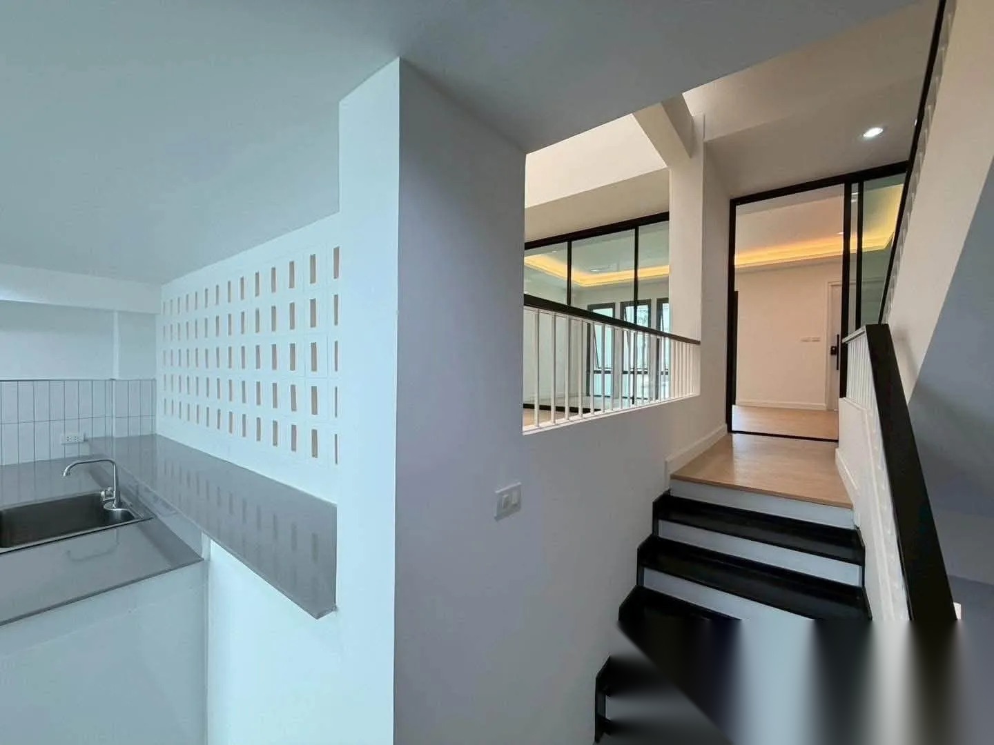 4 Bedroom House for sale at Prominent Place — photo 4