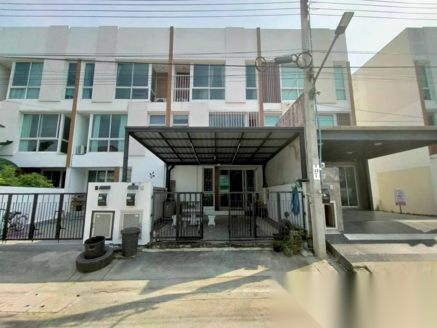 3 Bedroom Townhouse for sale at Mind Hof Romklao-Suvarnabhumi — photo 2