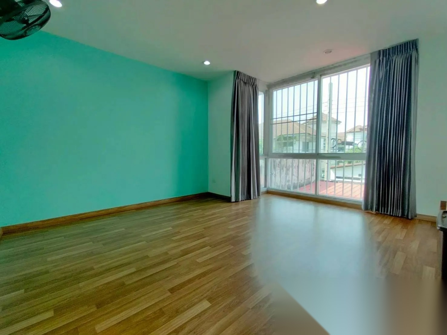 3 Bedroom Townhouse for sale at Mind Hof Romklao-Suvarnabhumi — photo 4