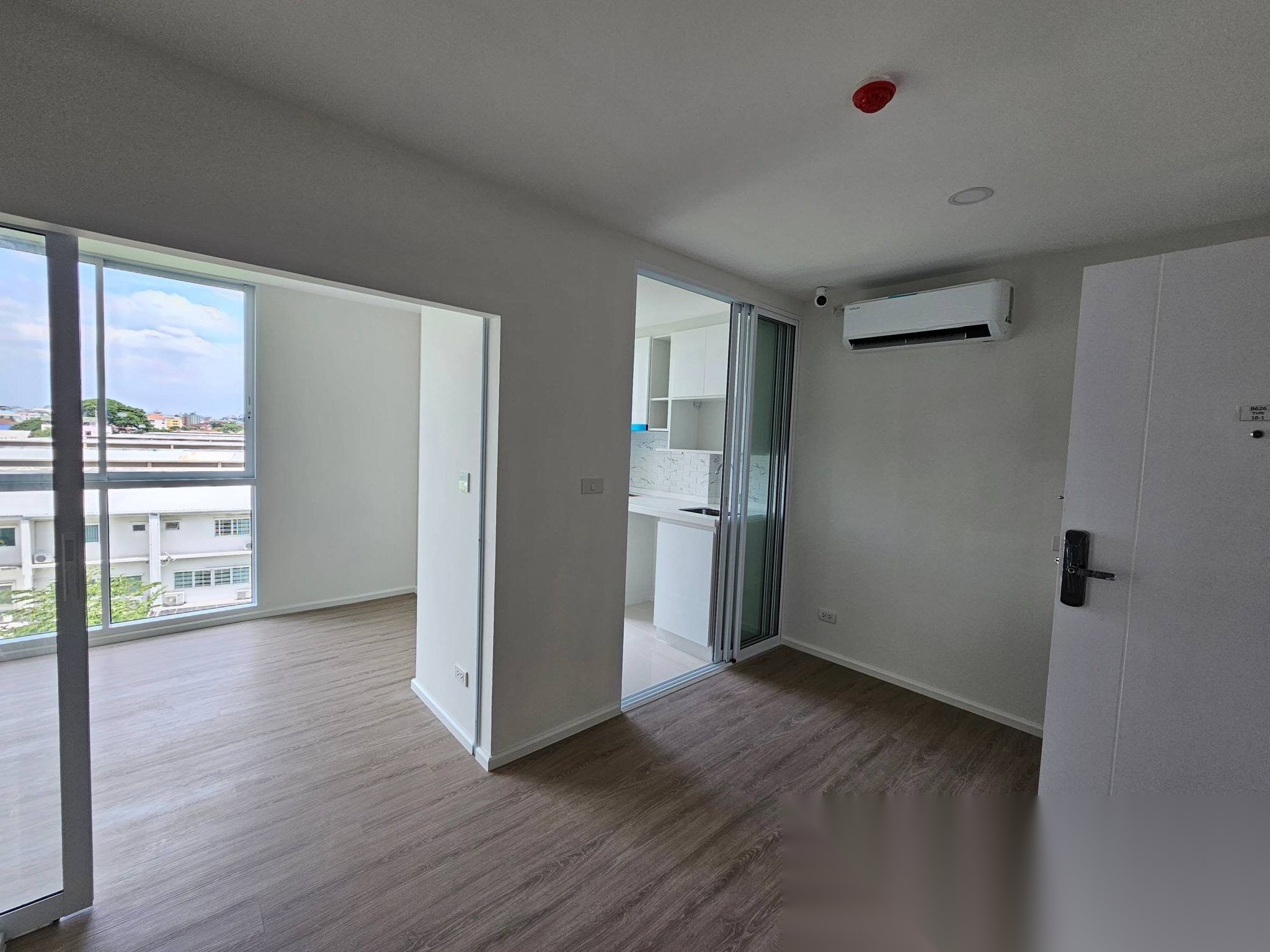 1 Bedroom Condo for sale at Chateau In Town Ratchayothin — photo 4