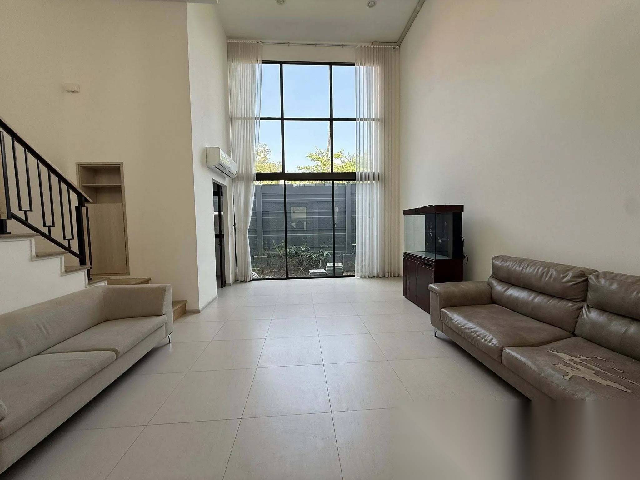 3 Bedroom Townhouse for sale at Estara Haven Pattanakarn 20 — photo 2