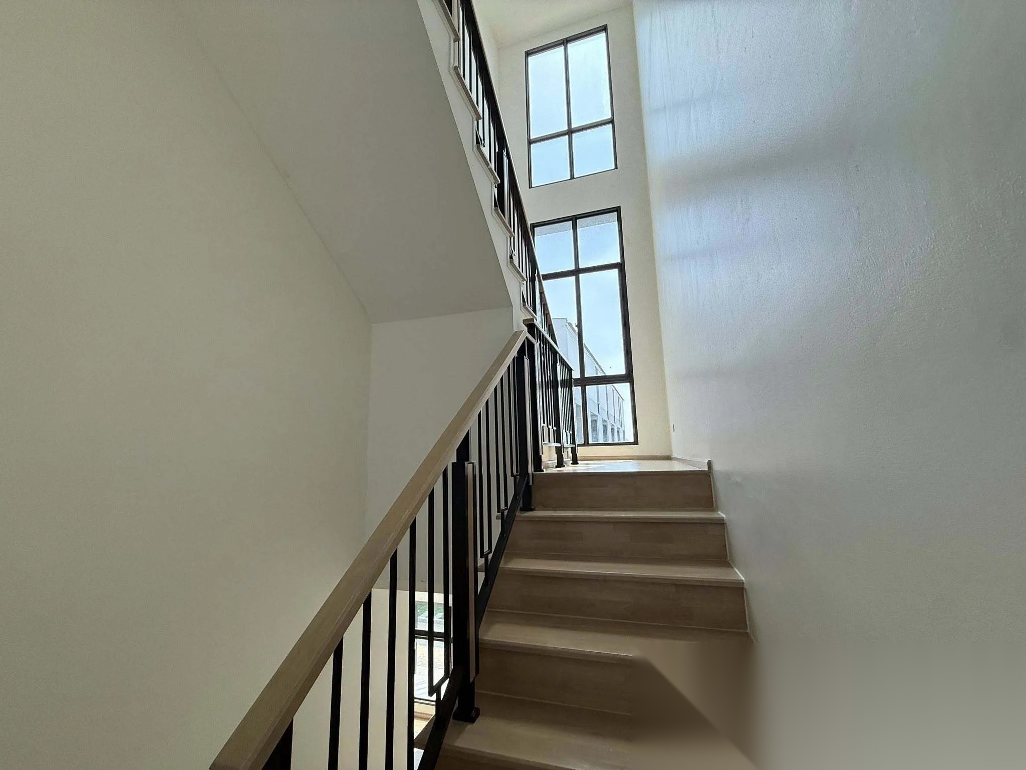 3 Bedroom Townhouse for sale at Estara Haven Pattanakarn 20 — photo 3