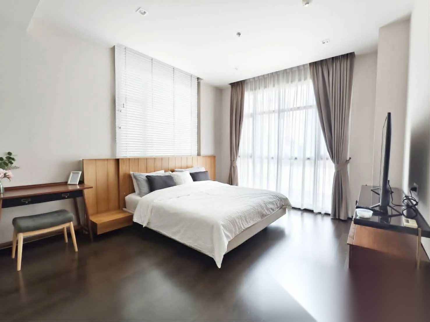 2 Bedroom Condo for sale at The XXXIX By Sansiri — photo 2