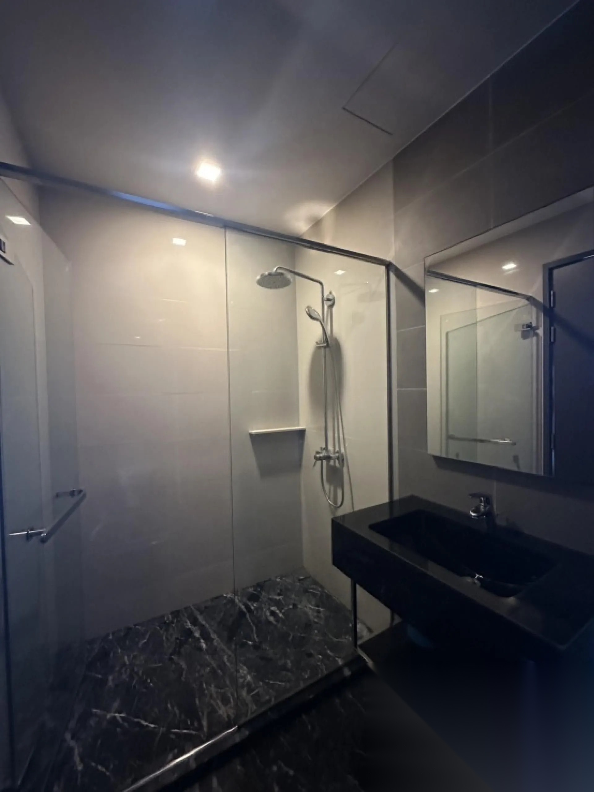 1 Bedroom Condo for sale at Edge Sukhumvit 23 — photo 5
