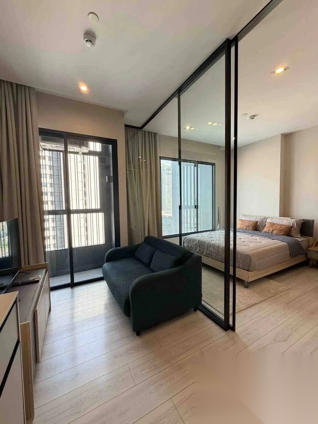 Studio Condo for sale at The Room Phayathai — photo 1