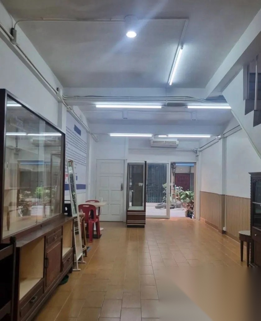 Commercial building near BTS Bang Chak - 7.2 M. — photo 1