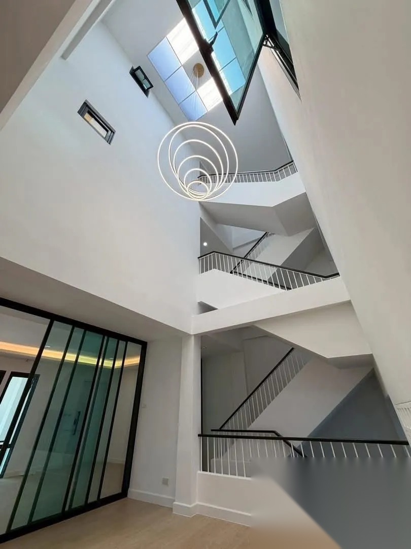 Newly renovated 4.5 stories townhome with 3 parkings — photo 2