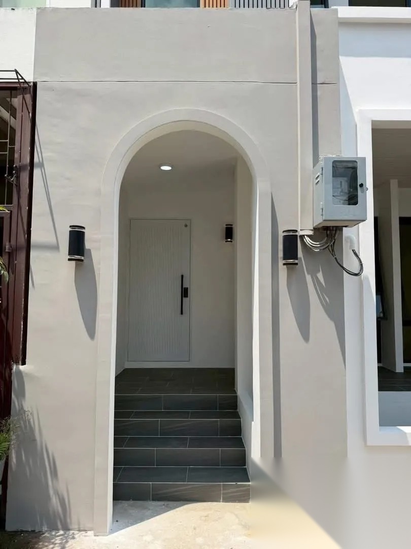 Newly renovated 4.5 stories townhome with 3 parkings — photo 3
