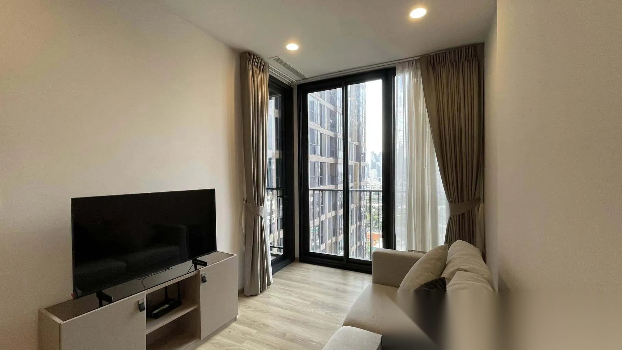 1 Bedroom Condo for sale at Oka Haus — photo 1