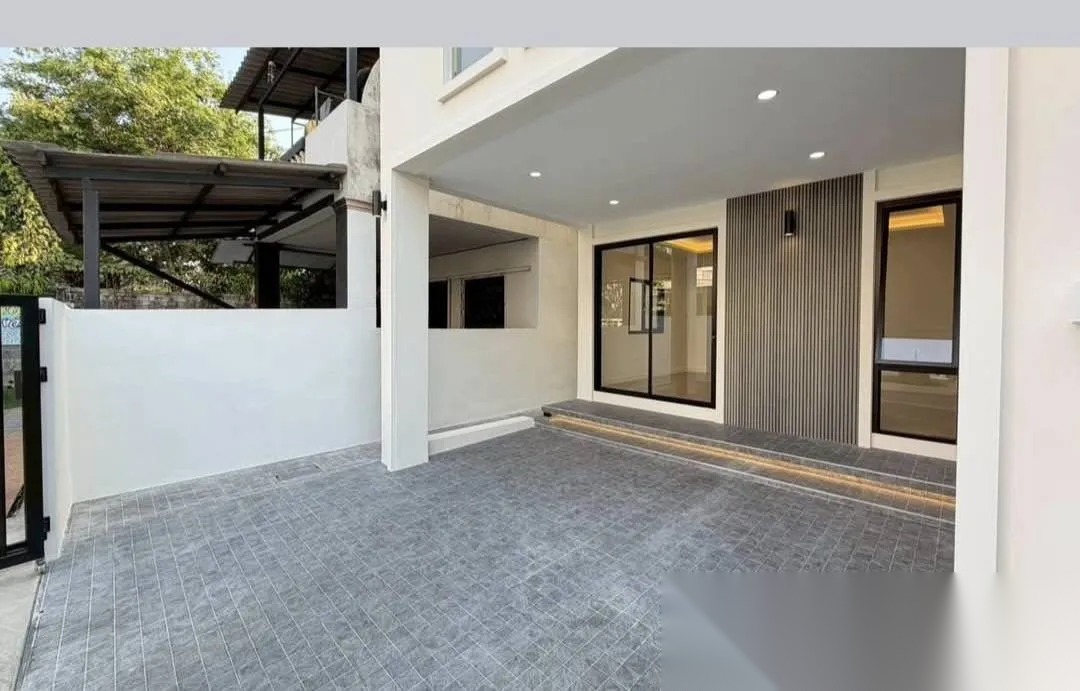 Newly Renovated Townhome// Taling Chan — photo 1