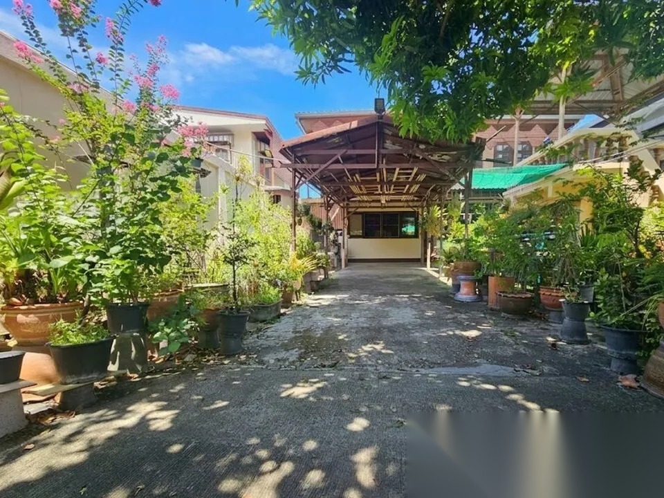 House and land for sale (1 rai), canal-side, near Wat Arun in the old town area. — photo 4