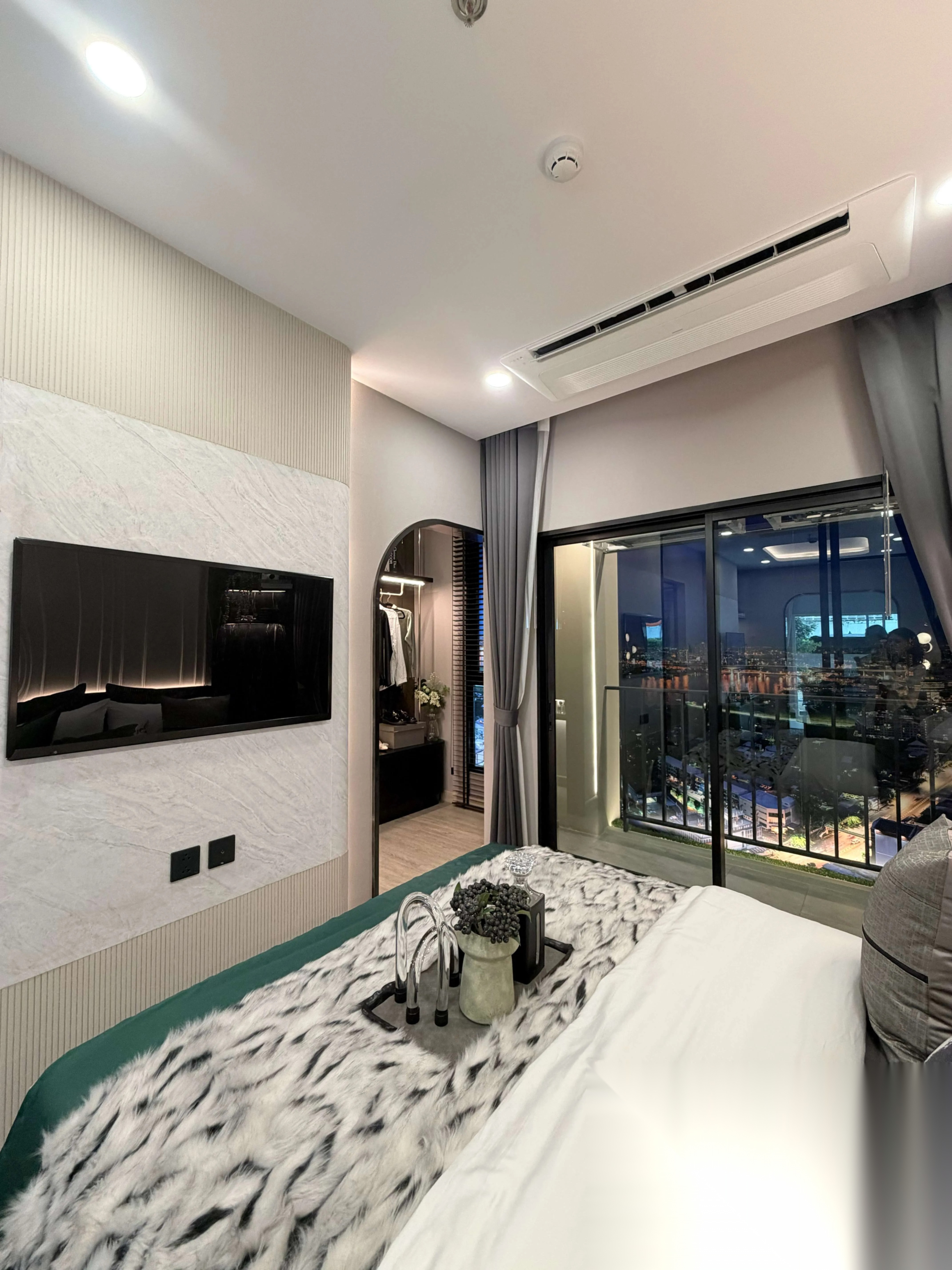 1 Bedroom Condo for sale at Supalai Tyme Charoen Nakhon — photo 2