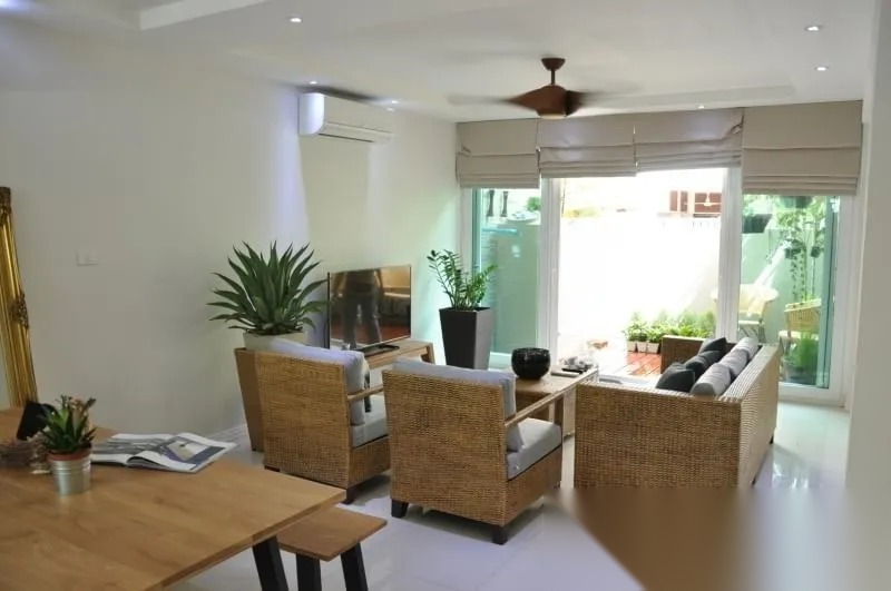 3 Bedroom Townhouse for Sale in Ekkamai — photo 1
