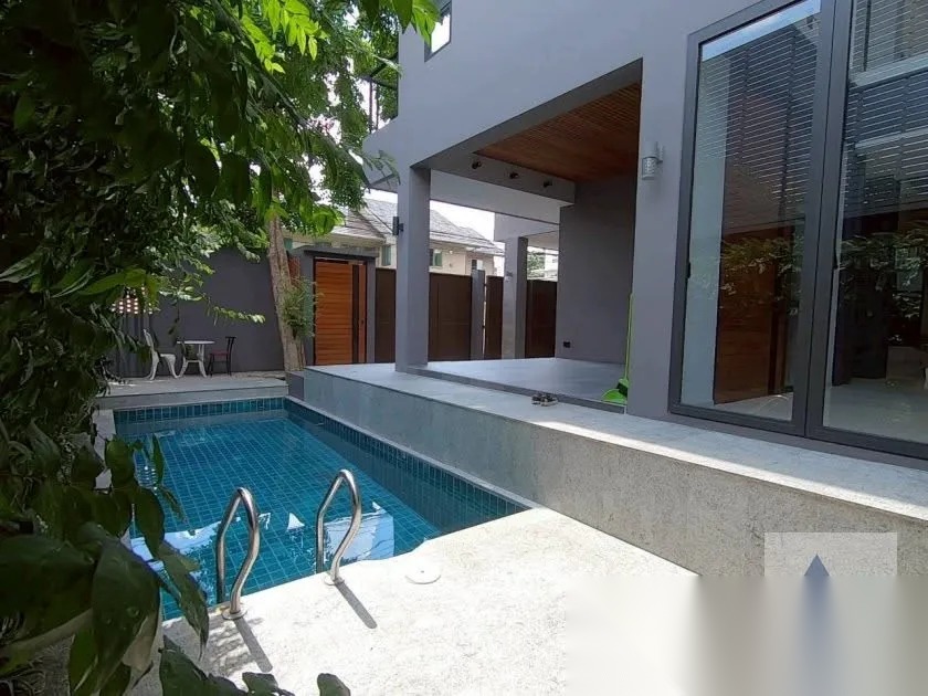 Double Volume Pool Villa in Sukhumvit 71 — photo 1