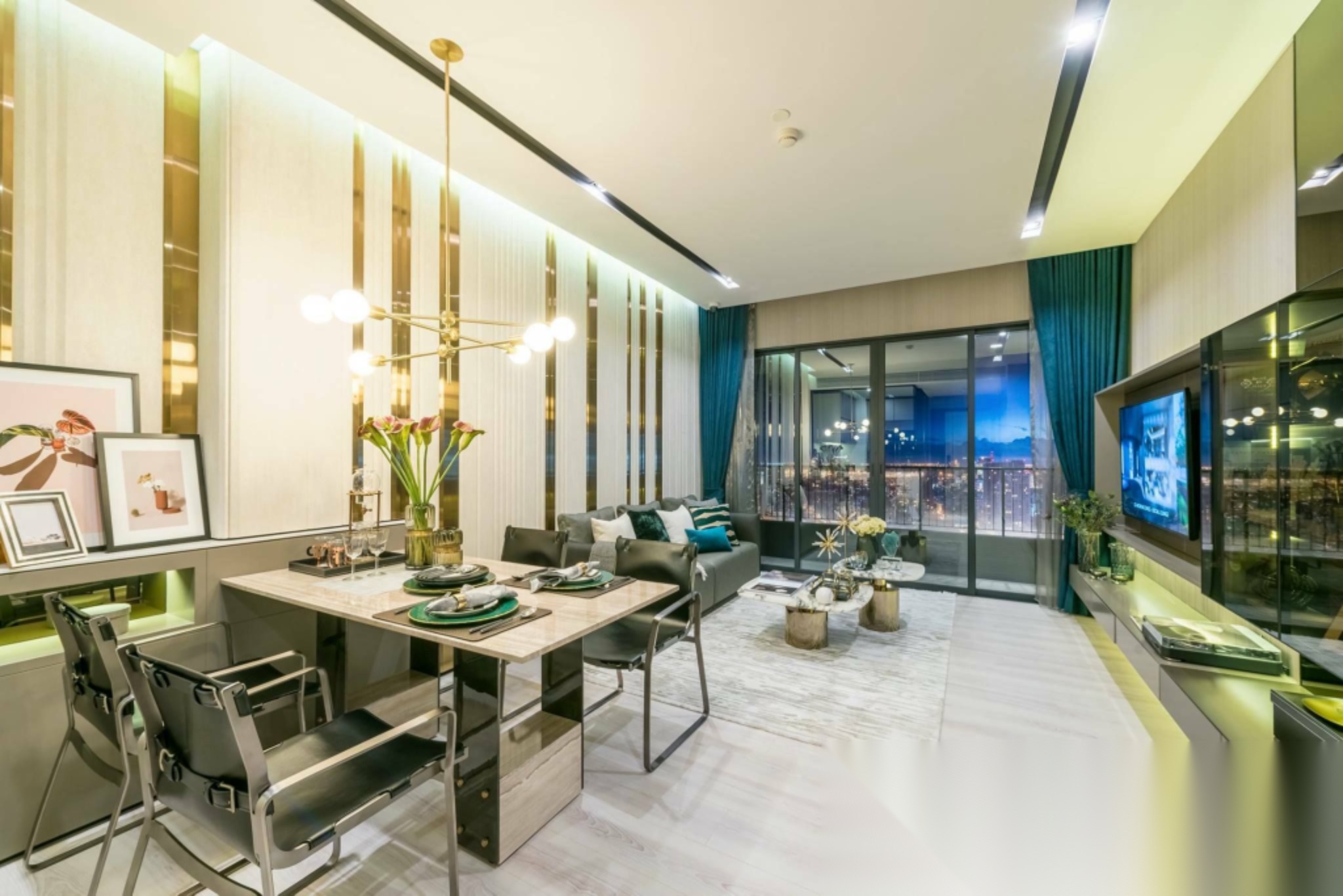 2 Bedroom Condo for sale at The Room Phayathai — photo 1