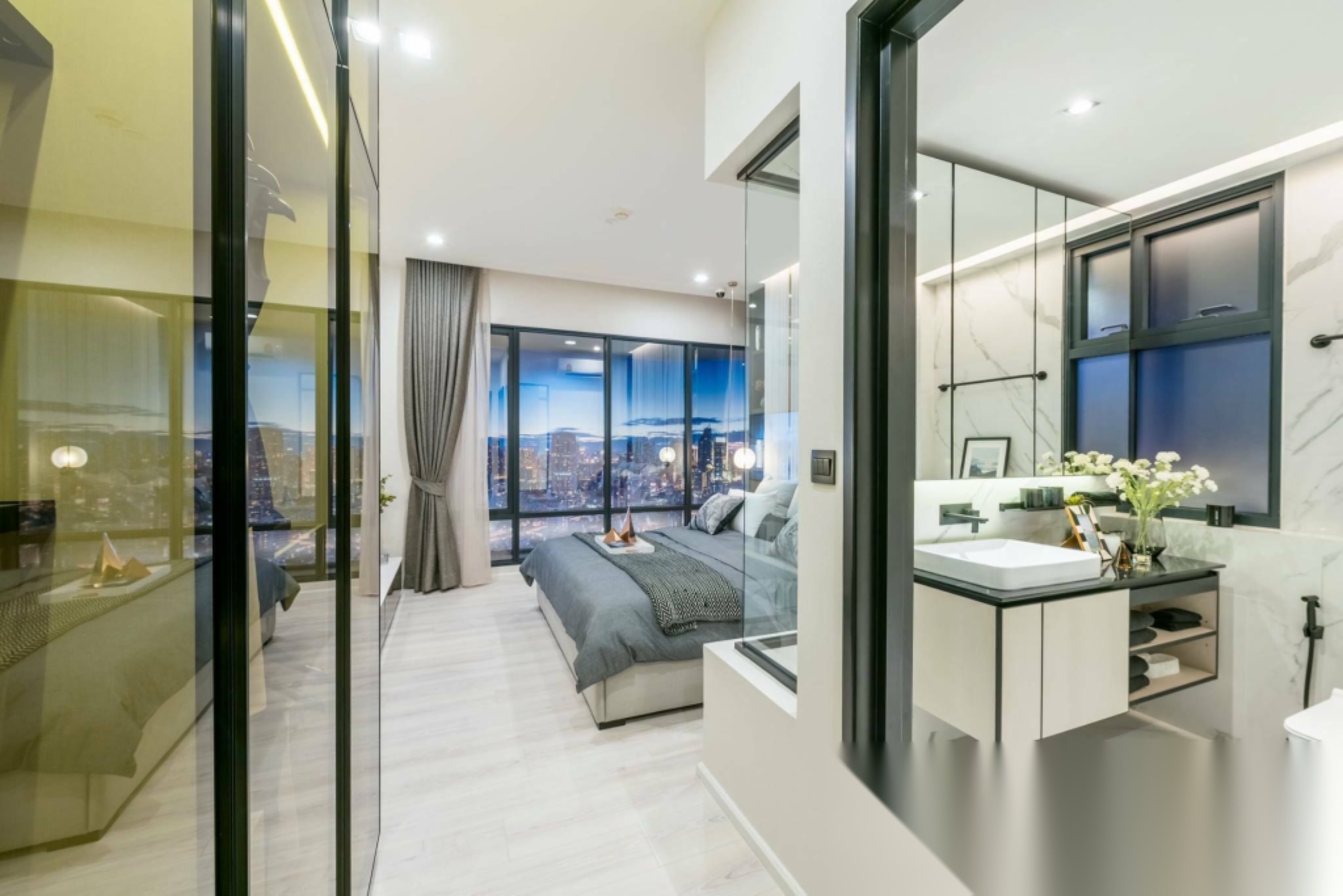 2 Bedroom Condo for sale at The Room Phayathai — photo 4