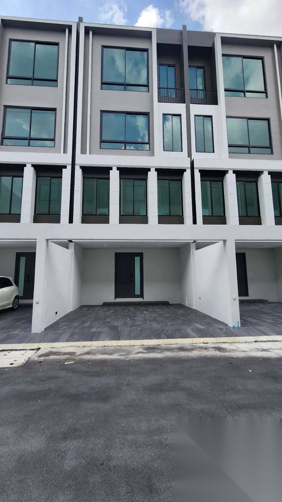 3 Bedroom Townhouse for sale at The Pearl Residence Charansanitwong-Sirindhorn — photo 2