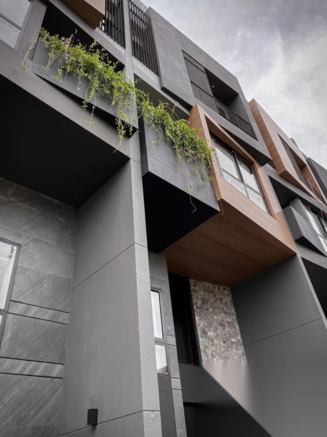 4 Bedroom Townhouse for sale at L SCAPE Ratchada 20 — photo 3